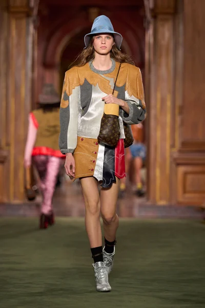 Look 8